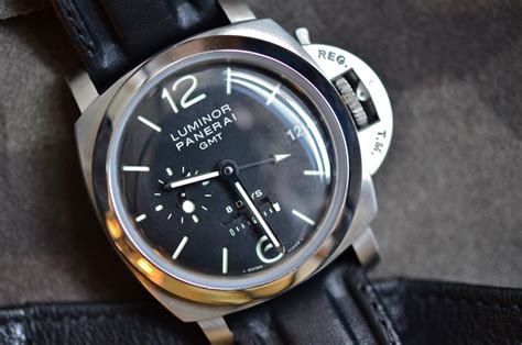 panerai 231 review|Understanding A Classic: The Panerai PAM0233, An Icon Among .